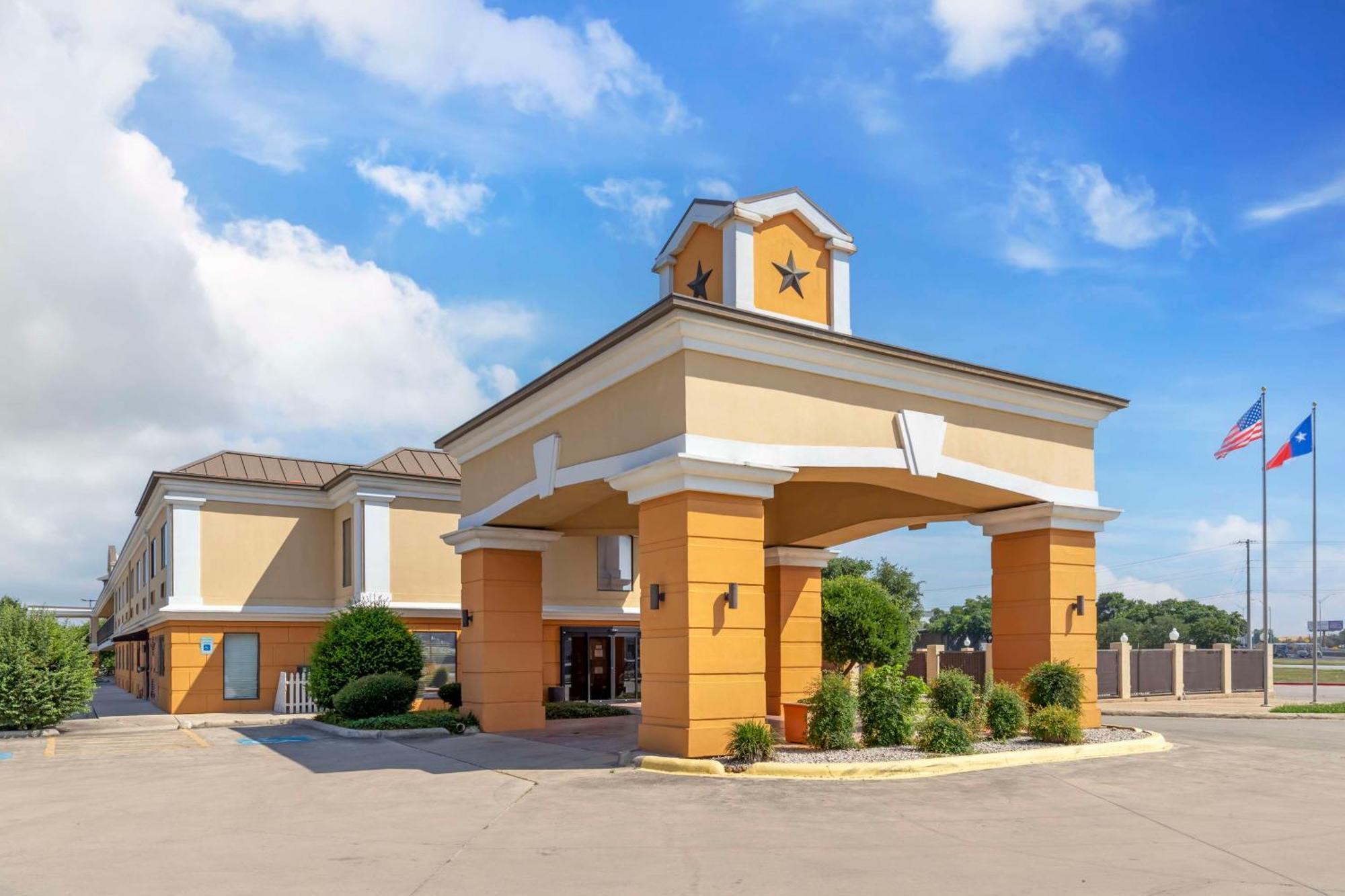 Best Western Inn & Suites New Braunfels Extérieur photo